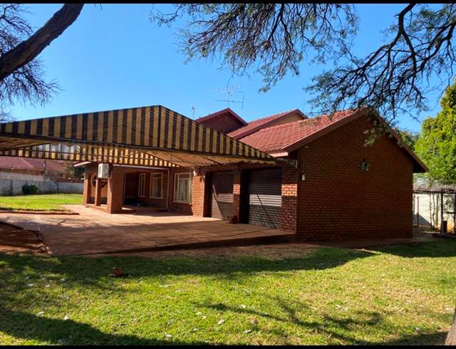 3 BEDROOM HOUSE FOR SALE IN CHROOM PARK